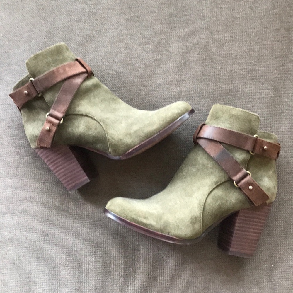 Beautiful suede green booties - Picture 1 of 4
